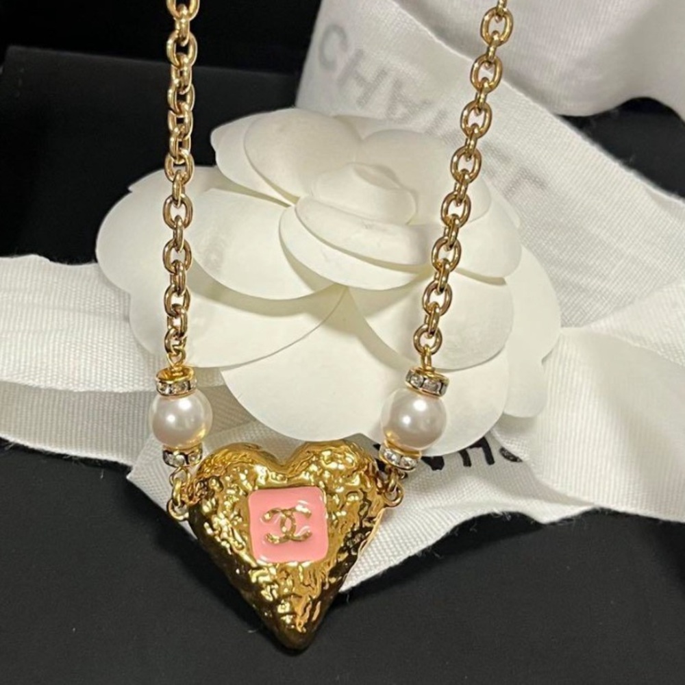 CHANEL Coco Mark Heart Pearl Choker Necklace Pink